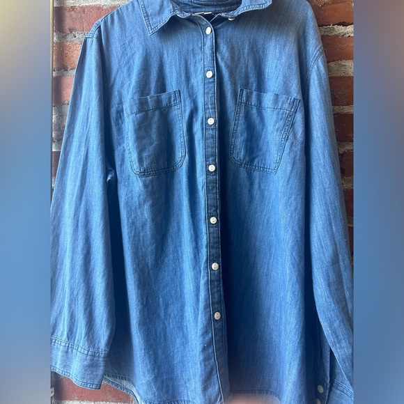 ST. John’s Bay Women’s Classic Denim Shirt, size 2xl - Picture 2 of 13